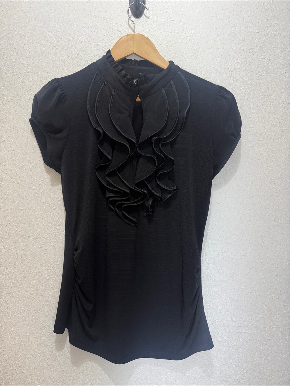 heartsoul Women’s Black Ruffled Front Short Sleeve Top